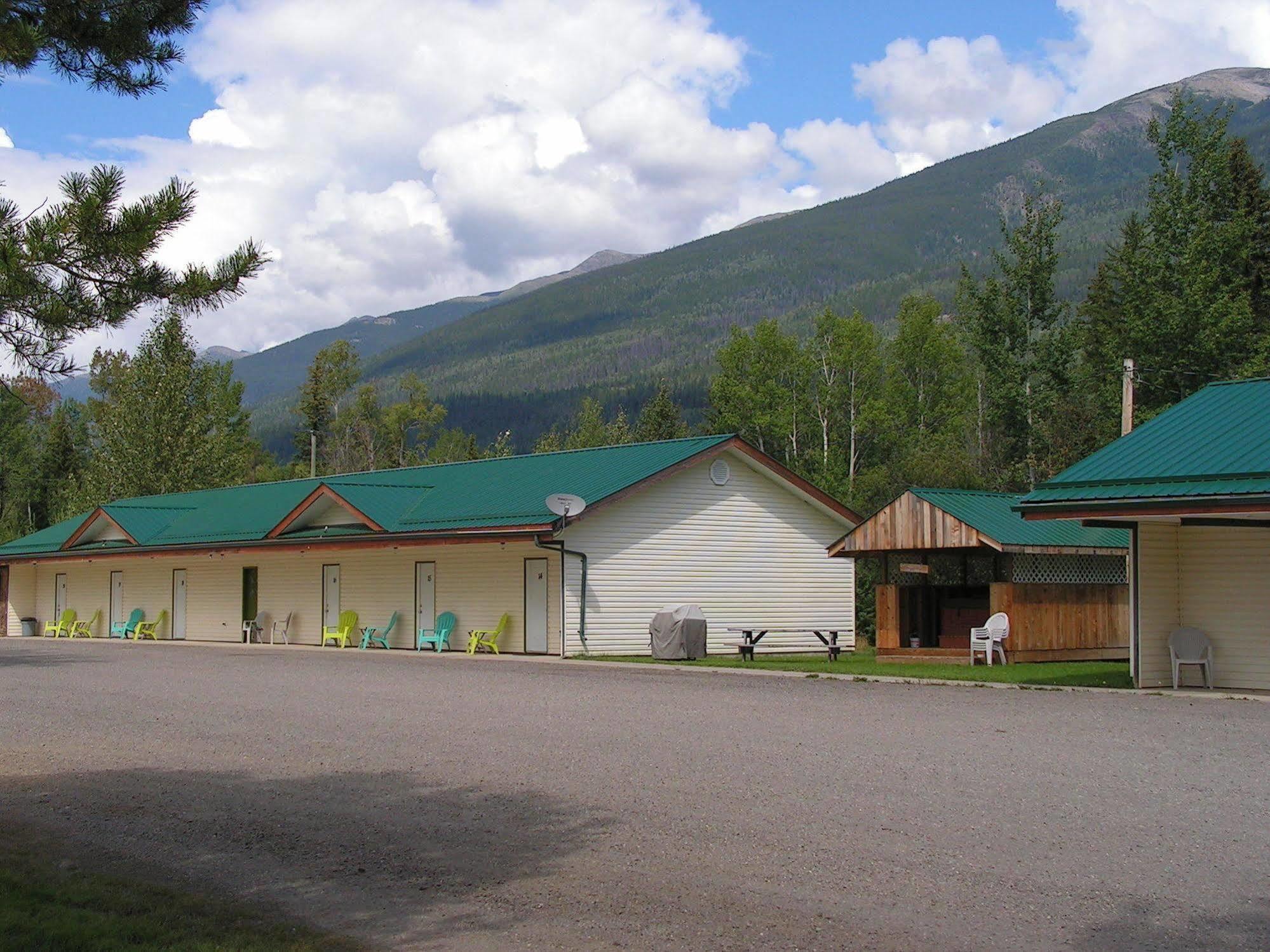 Bell Mountain Motel Mcbride Exterior photo